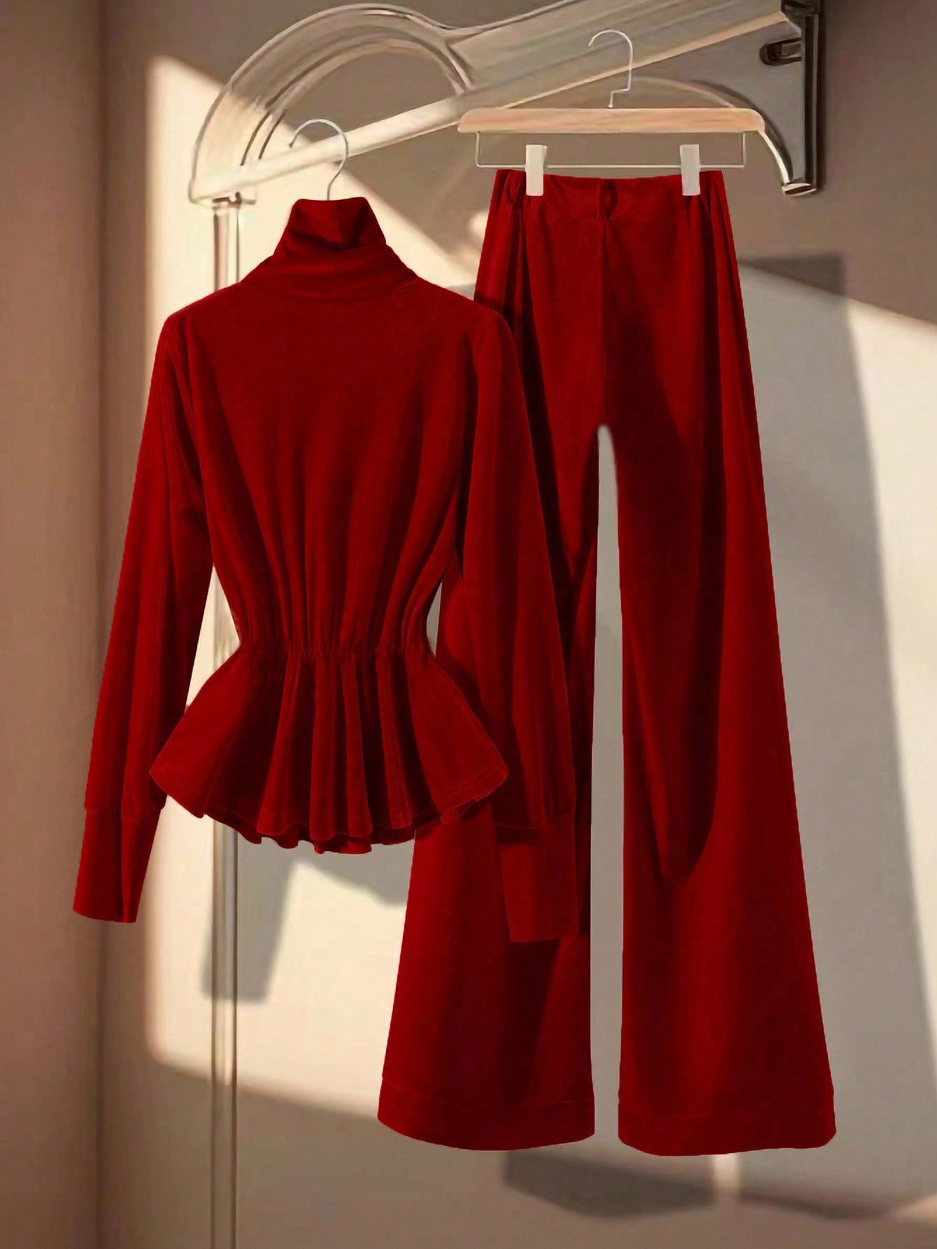 Women's Velvet High Neck Peplu – Wine & Beer Shop Photos Bewertung und Preis